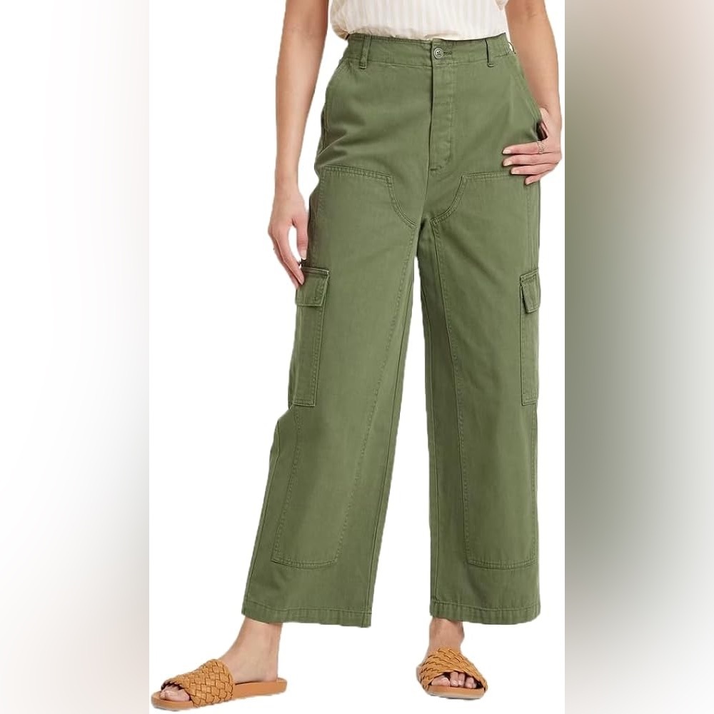 Universal Thread Sage Green Wide Leg Cargo Pants
